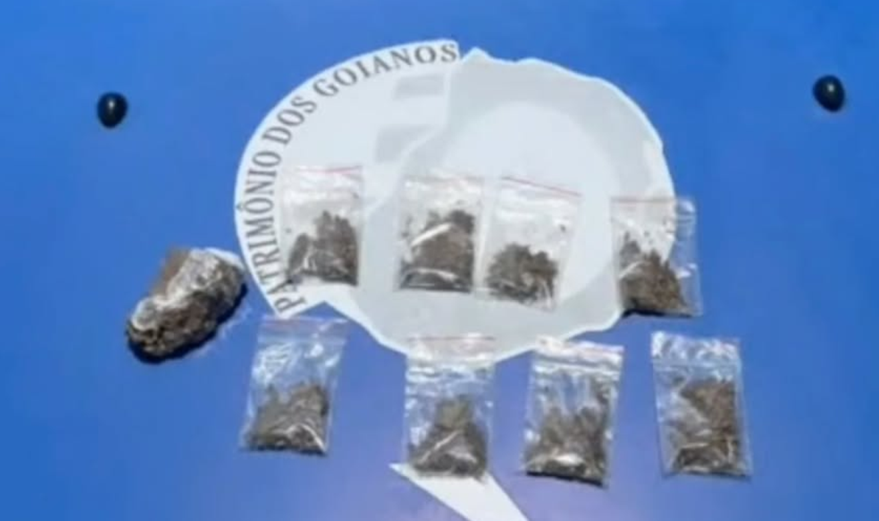 HOMEM É PRESO EM FLAGRANTE POR TRÁFICO DE DROGAS NO BAIRRO ALVORADA I, EM QUIRINÓPOLIS