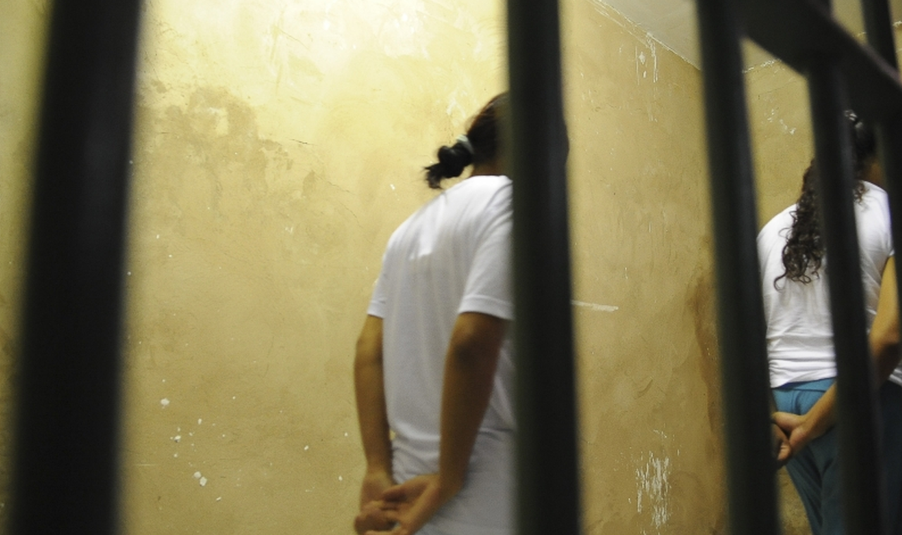 VIOLÊNCIA DOMÉSTICA ENTRE EX-COMPANHEIRAS TERMINA COM PRISÃO EM FLAGRANTE EM QUIRINÓPOLIS