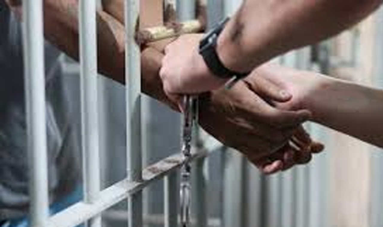 HOMEM É PRESO POR DESCUMPRIR MEDIDA PROTETIVA E AMEAÇAR FAMÍLIA EM QUIRINÓPOLIS