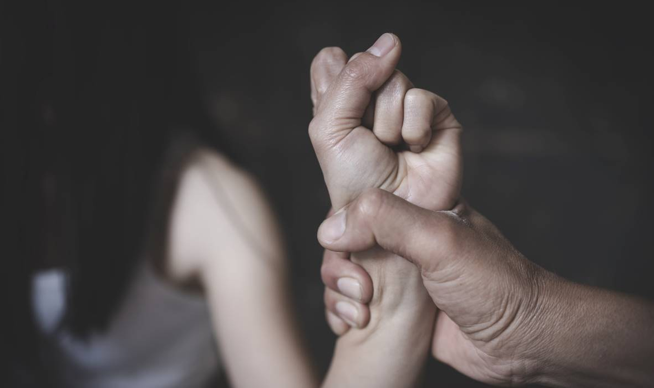 MULHER É AGREDIDA DURANTE CASO DE VIOLÊNCIA DOMÉSTICA EM QUIRINÓPOLIS