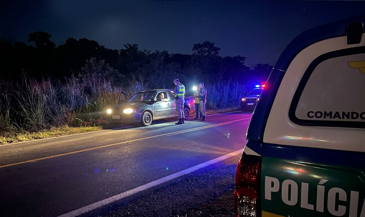 MULHER RELATA AGRESSÕES E AMEAÇAS DURANTE VIAGEM NA BR-452 E PEDE SOCORRO ÀS MARGENS DA RODOVIA