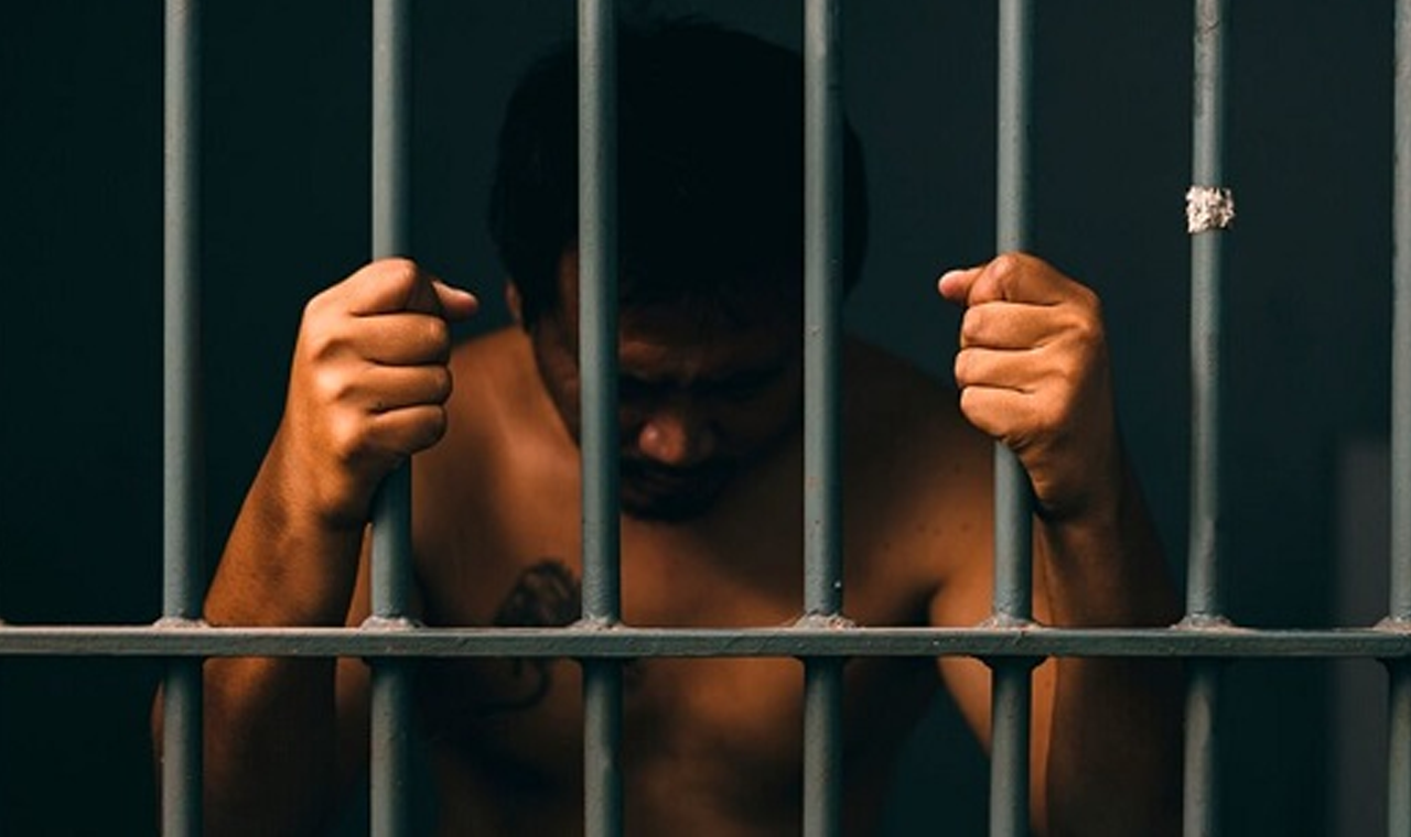 HOMEM É PRESO DURANTE CUMPRIMENTO DE MANDADO JUDICIAL EM QUIRINÓPOLIS
