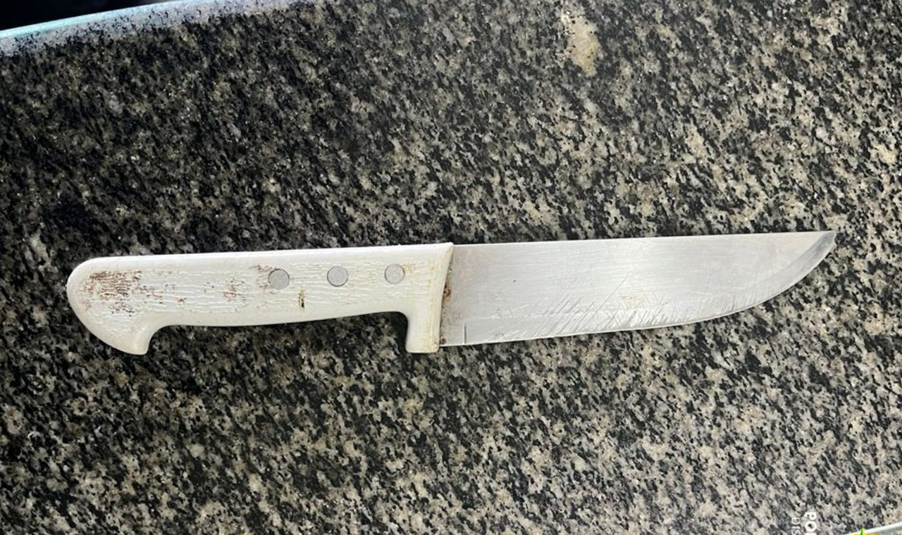 HOMEM PERSEGUE EX-COMPANHEIRA COM FACA EM QUIRINÓPOLIS E MULHER BUSCA MEDIDA PROTETIVA