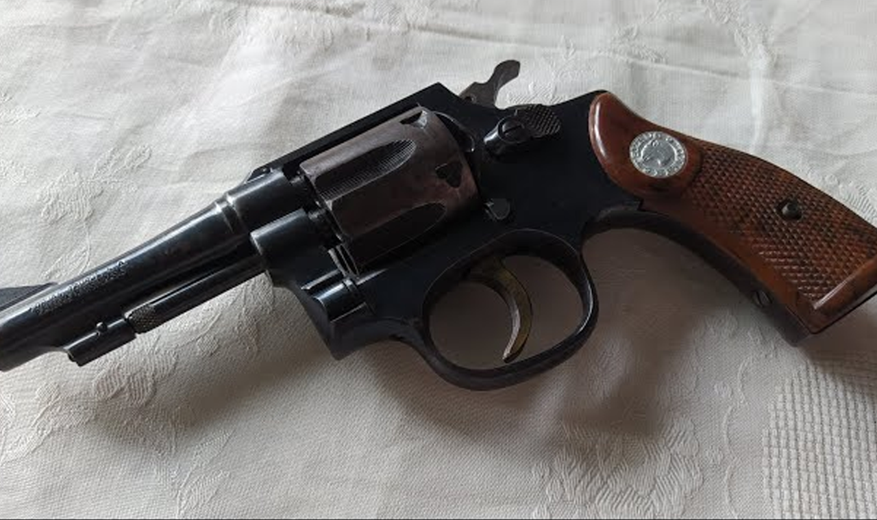 JOVEM É PRESO POR POSSE ILEGAL DE ARMA DE FOGO EM GOUVELÂNDIA