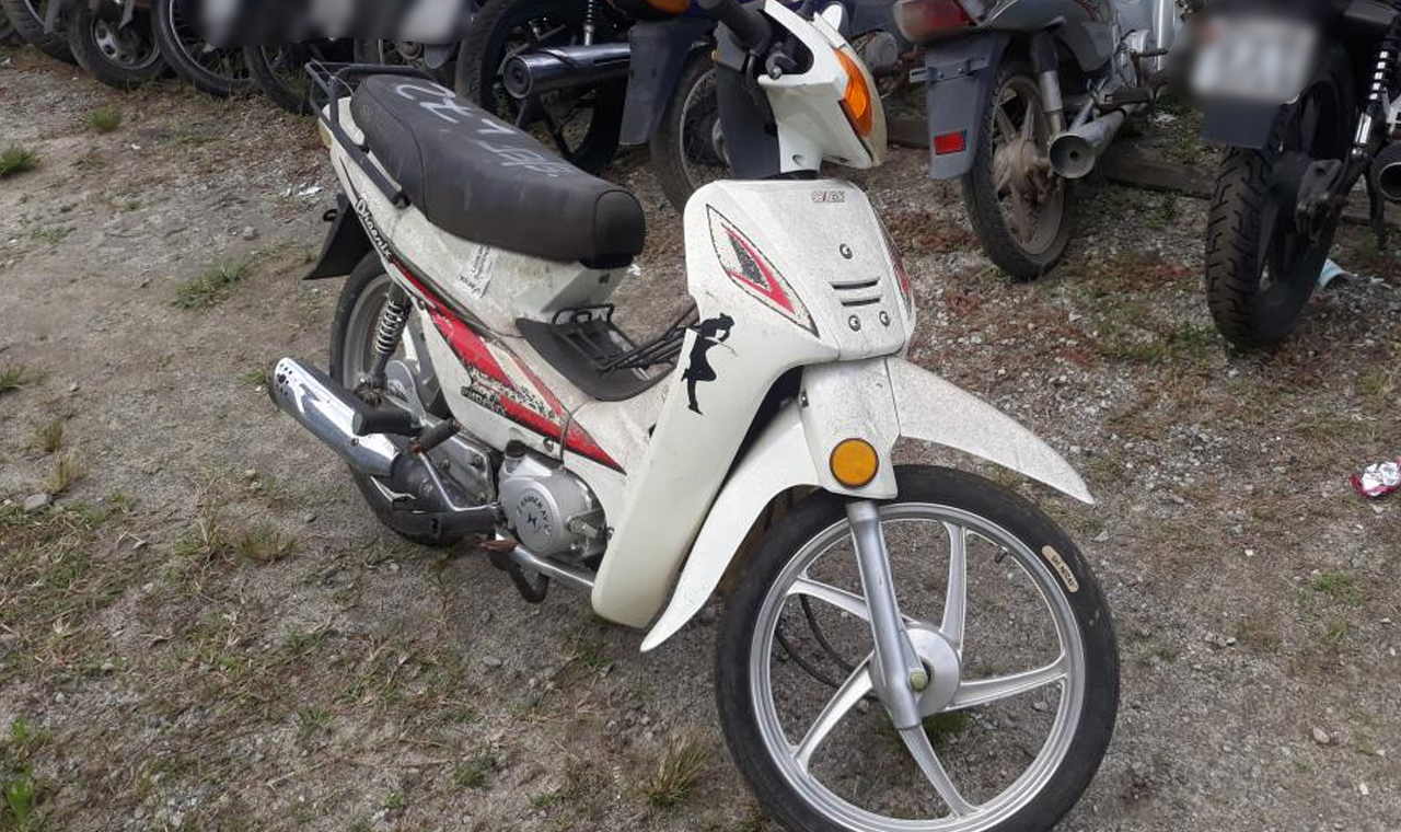 POLÍCIA MILITAR RECUPERA CICLOMOTOR FURTADO HÁ QUATRO ANOS DURANTE ABORDAGEM EM QUIRINÓPOLIS