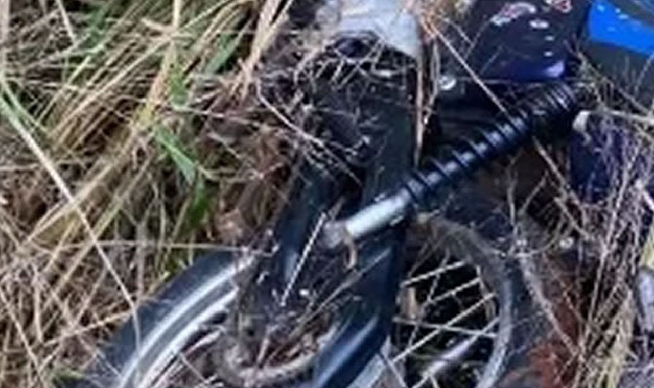 BICICLETA ELÉTRICA FURTADA É ENCONTRADA ESCONDIDA EM VEGETAÇÃO NO BAIRRO CAPELINHA